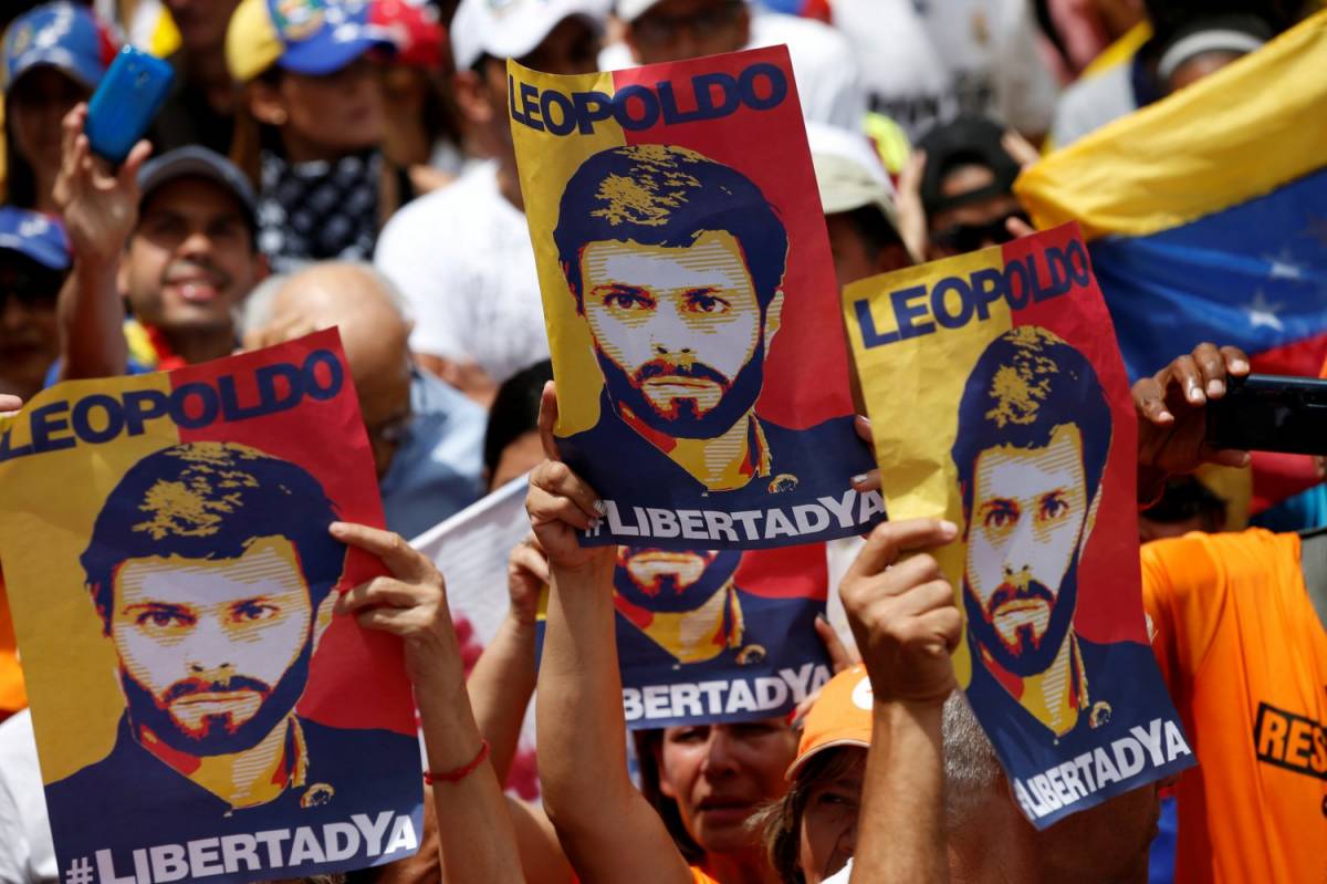 Il leader dell'opposizione venezuelana Leopoldo López sui manifesti di chi protesta