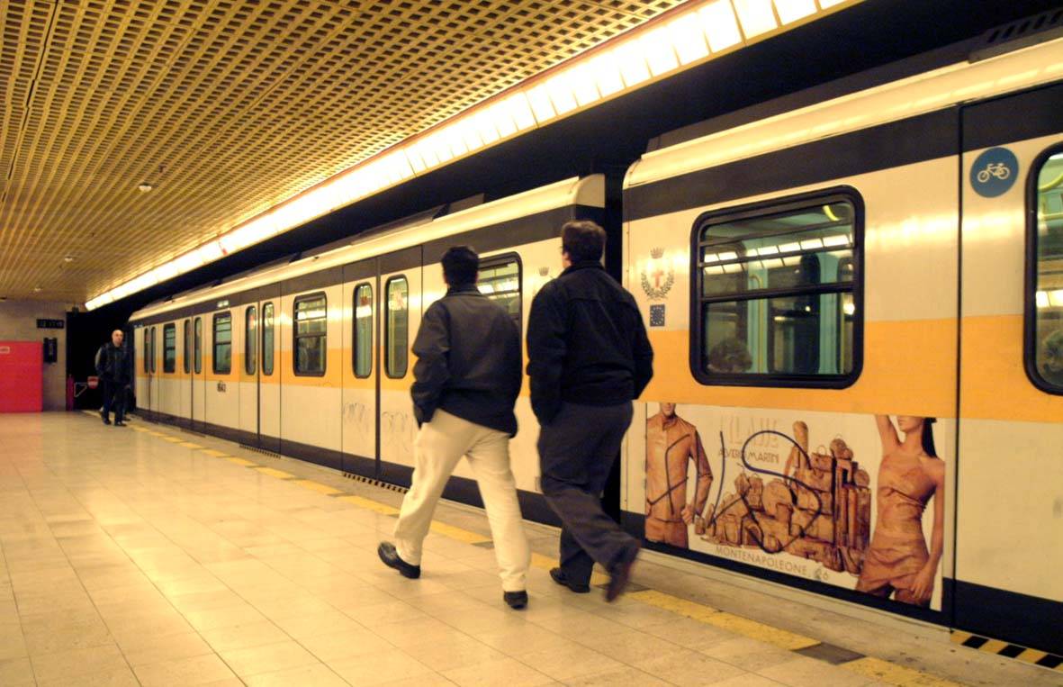 Roma, un uomo è morto sotto un treno della metro A