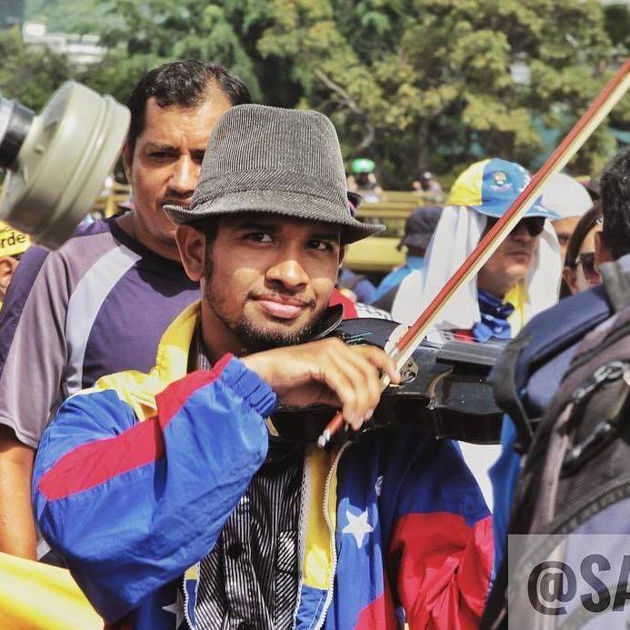 Liberato in Venezuela il violinista simbolo della protesta