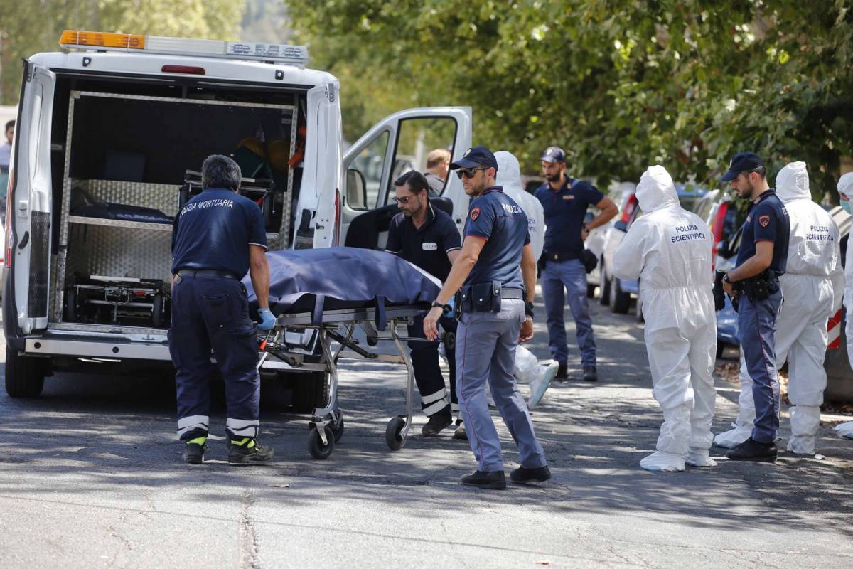 Corpo di una donna fatta a pezzi trovato nei cassonetti di Roma