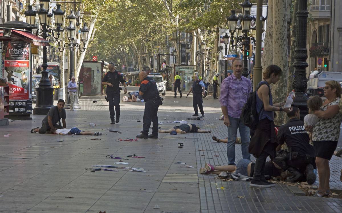 Morti e feriti in un attentato dell'Isis sulla rambla a Barcellona