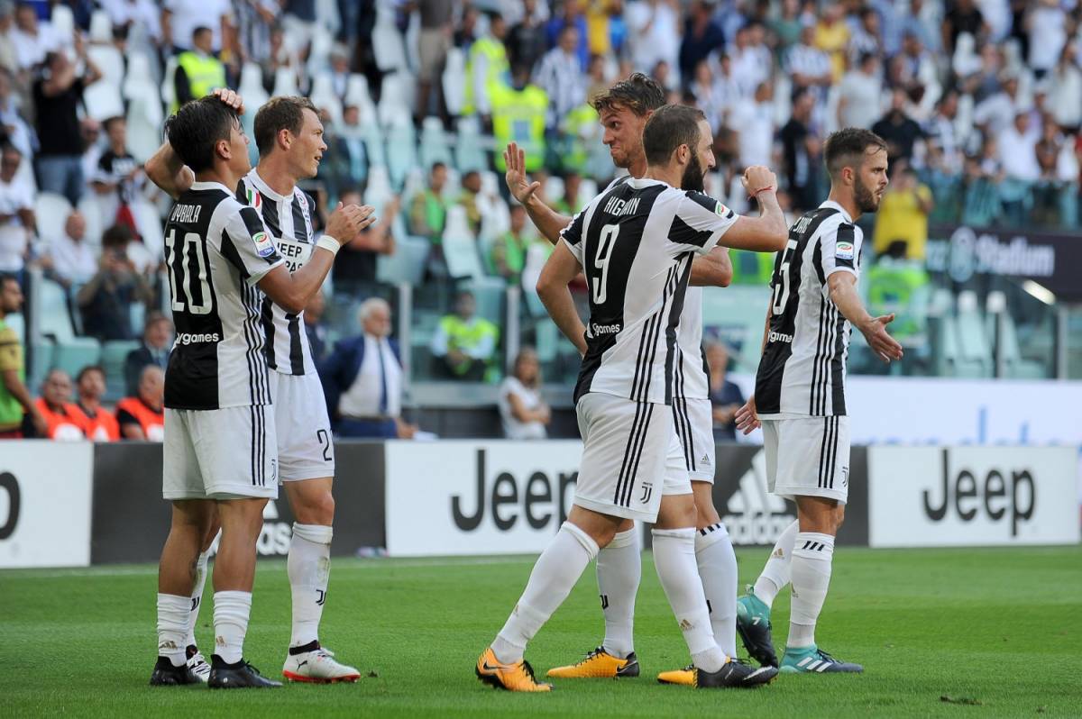 La Juventus spazza via il Cagliari: 3-0 e grande festa allo Stadium