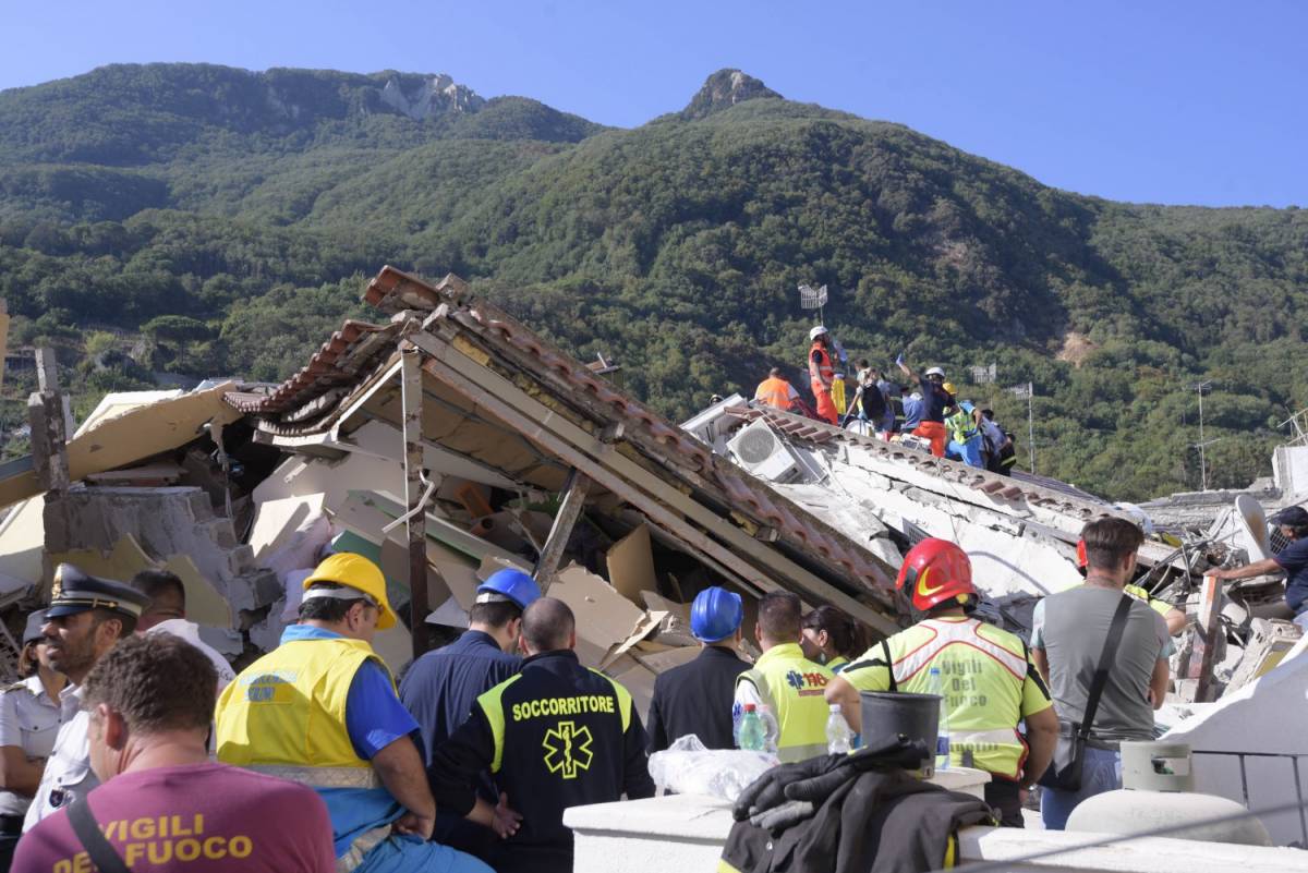 Ischia, la denuncia dei geologi: "Allucinante morire per sisma di questa entità"