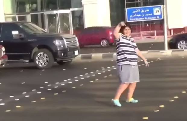 Balla la Macarena in strada: Arabia Saudita arresta 14enne
