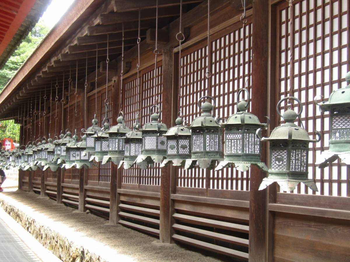 Kasuga Taisha a Nara, dove mille lanterne fanno luce agli dèi
