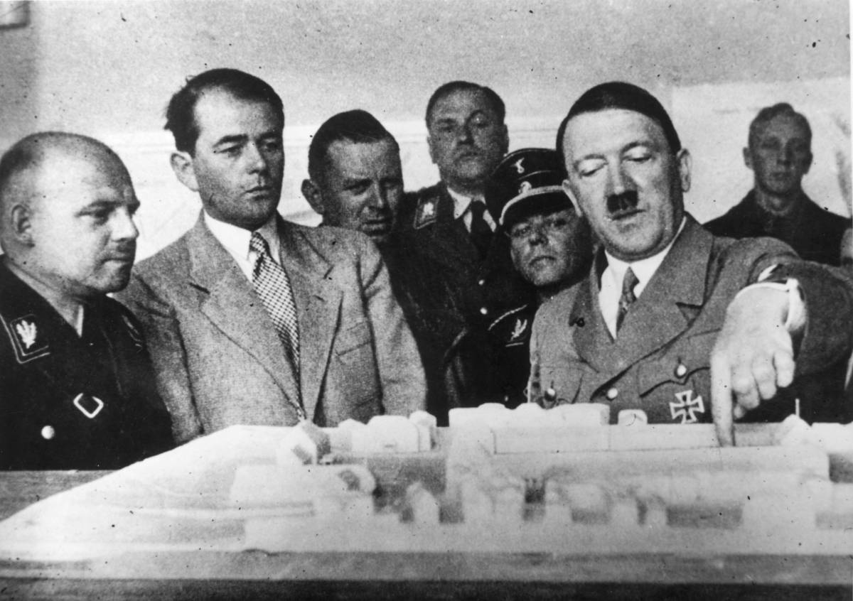 Quando Hitler spiegava il suo programma politico