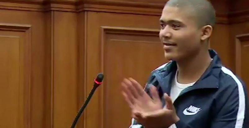 Sudafrica, condannato a quattro ergastoli: fa un applauso al giudice