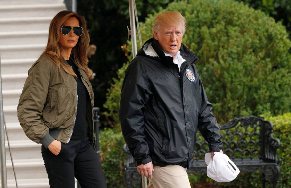 L'outfit da uragano di Melania Trump scatena il livore dei social