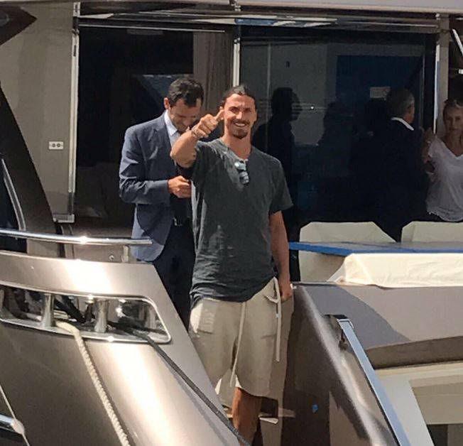 Ibrahimovic torna in Italia... a caccia di uno yacht superlusso