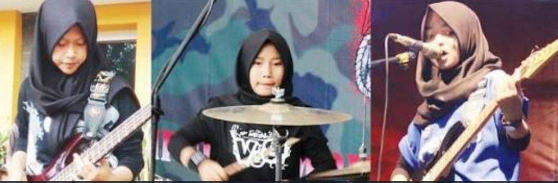 Indonesia, la band di adolescenti che suona heavy metal con il velo