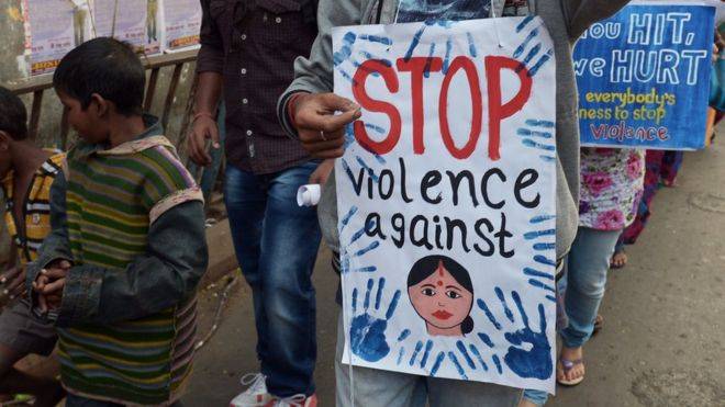 India, muore il figlio della 13enne stuprata