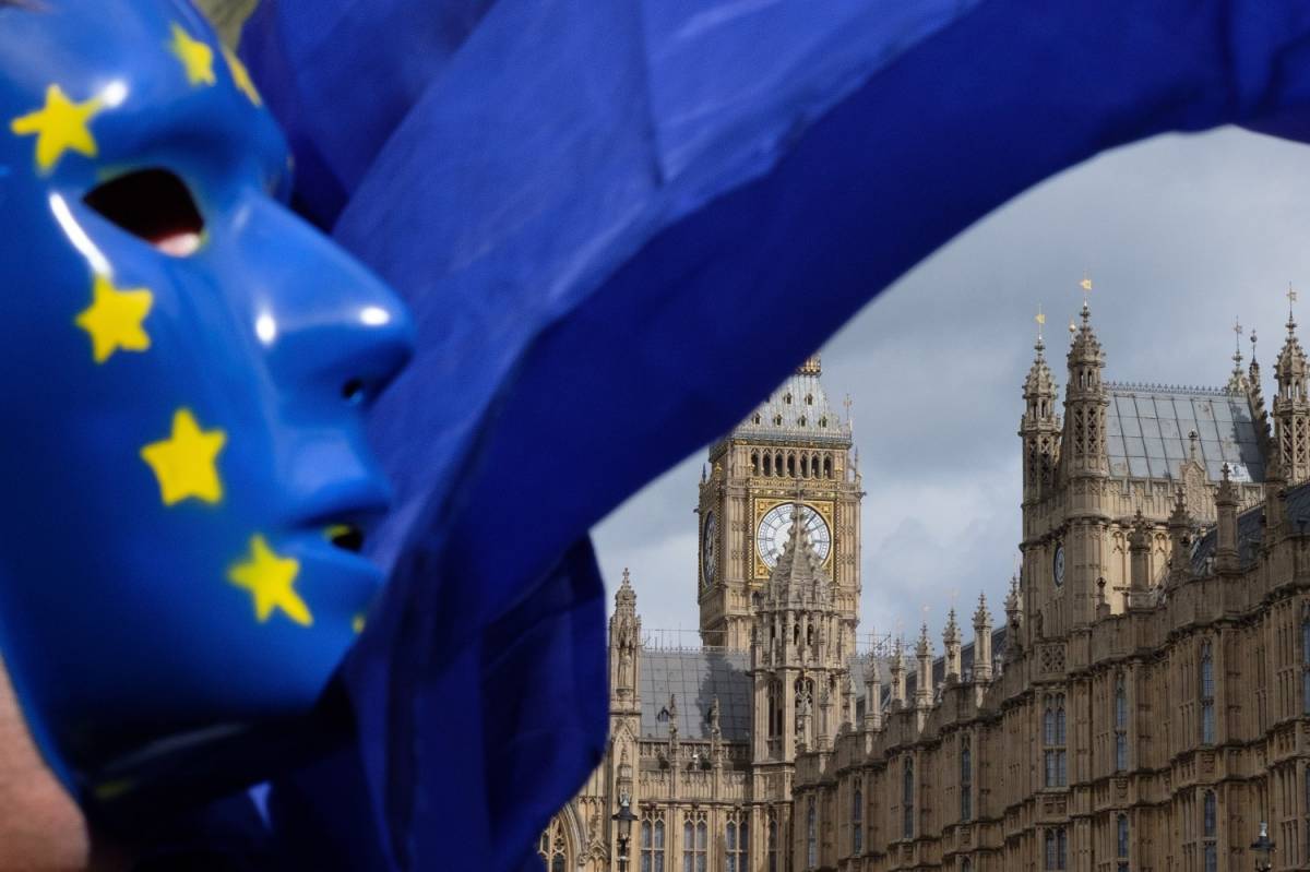 Brexit, Londra approva la legge che cancella le norme europee