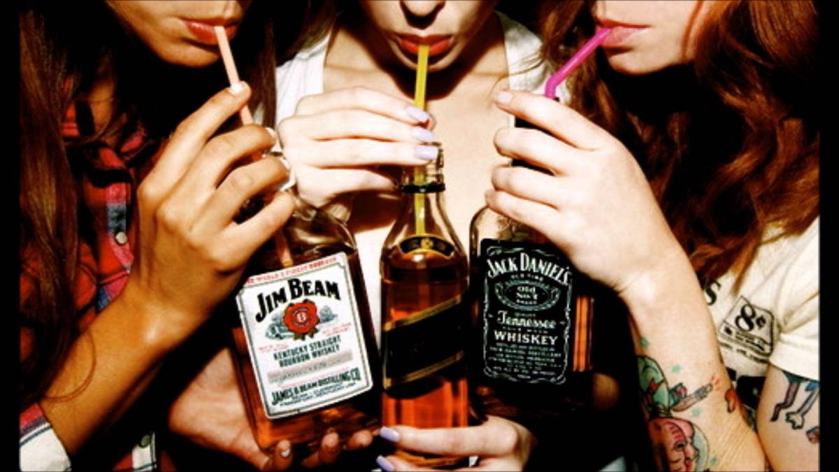 "Attenzione al binge drinking ​si rischiano danni cerebrali"