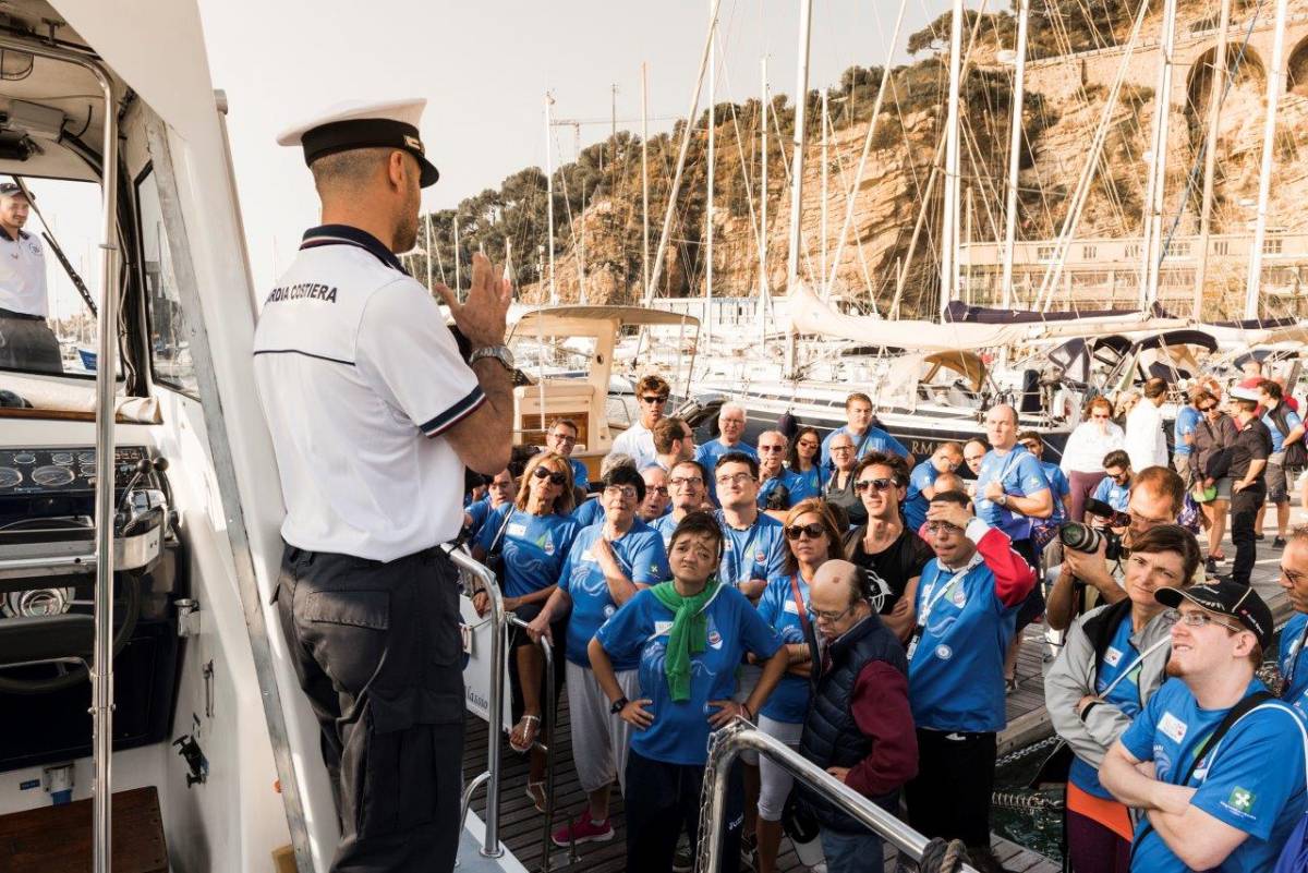 "Vita da aMare" per 100 ragazzi speciali: così la solidarietà salpa a vele spiegate