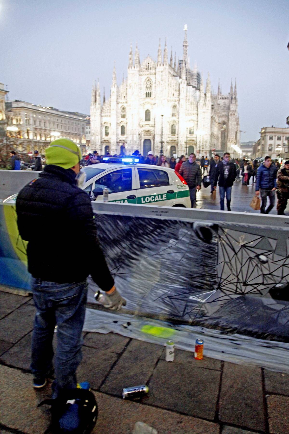 Esplosivo sparito e furgoni: Milano fra minacce e psicosi