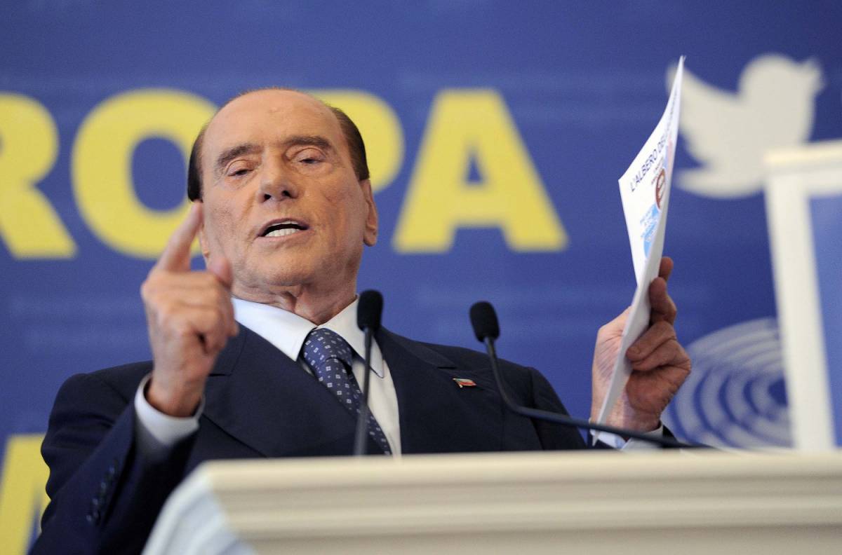 Centrodestra, Berlusconi deposita il simbolo "Rivoluzione Italia"