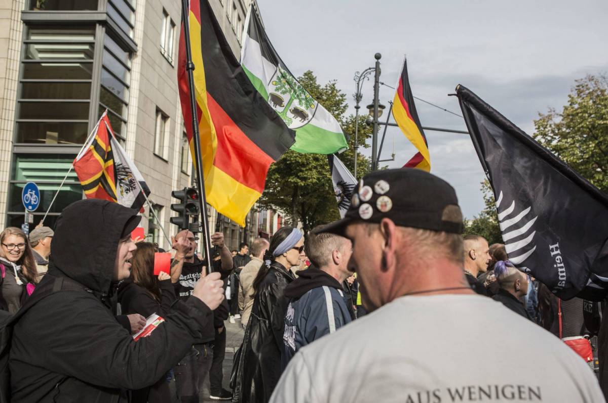 Germania, minacce dei neonazi ai sindaci pro-migranti