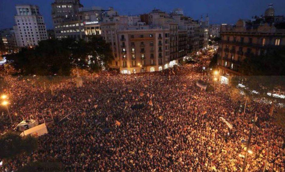 La Catalogna scende in piazza Rajoy: "Referendum non si fa"