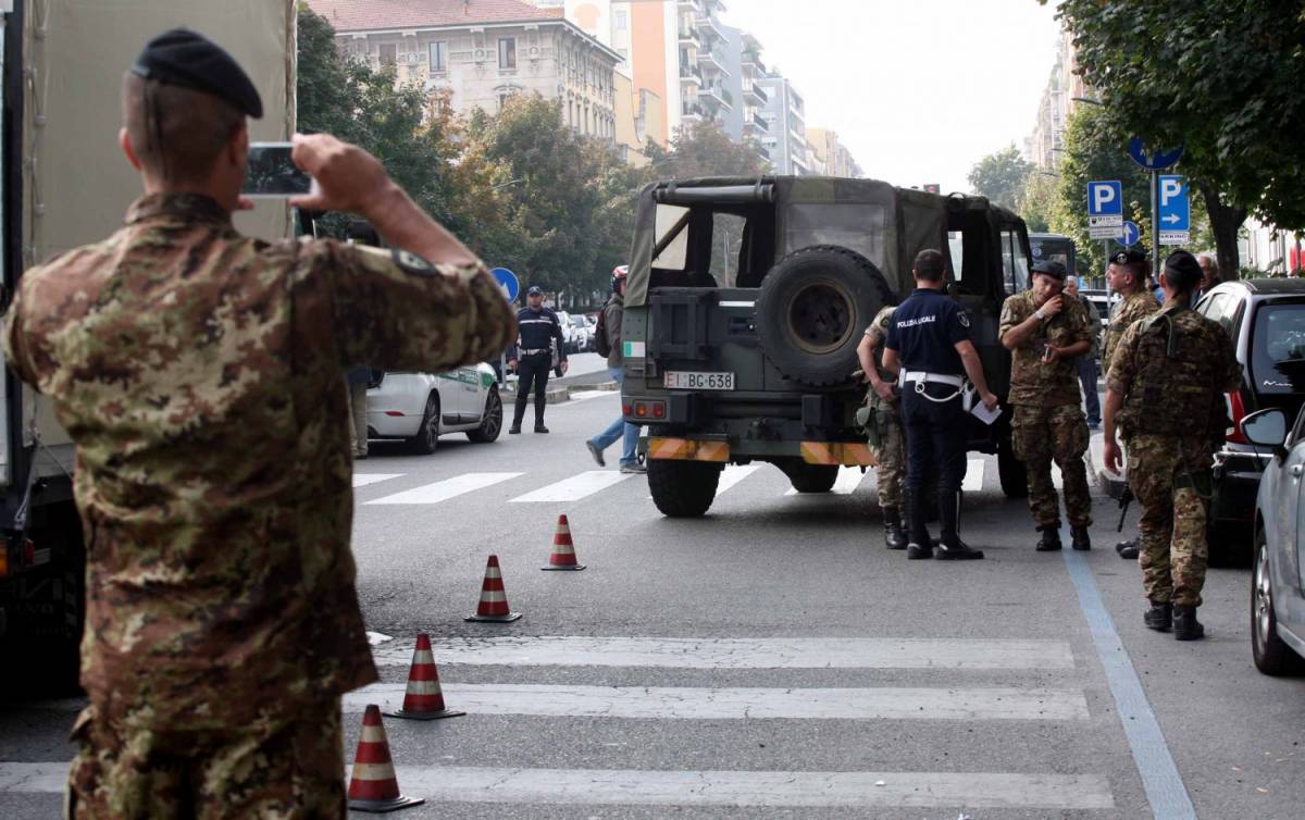 Milano, anziano muore dopo essere stato investito da un camion dell'esercito