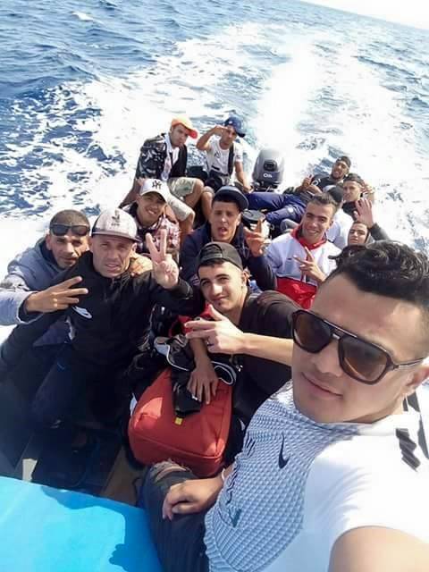 I migranti sbarcano in Sardegna e postano i selfie su Facebook