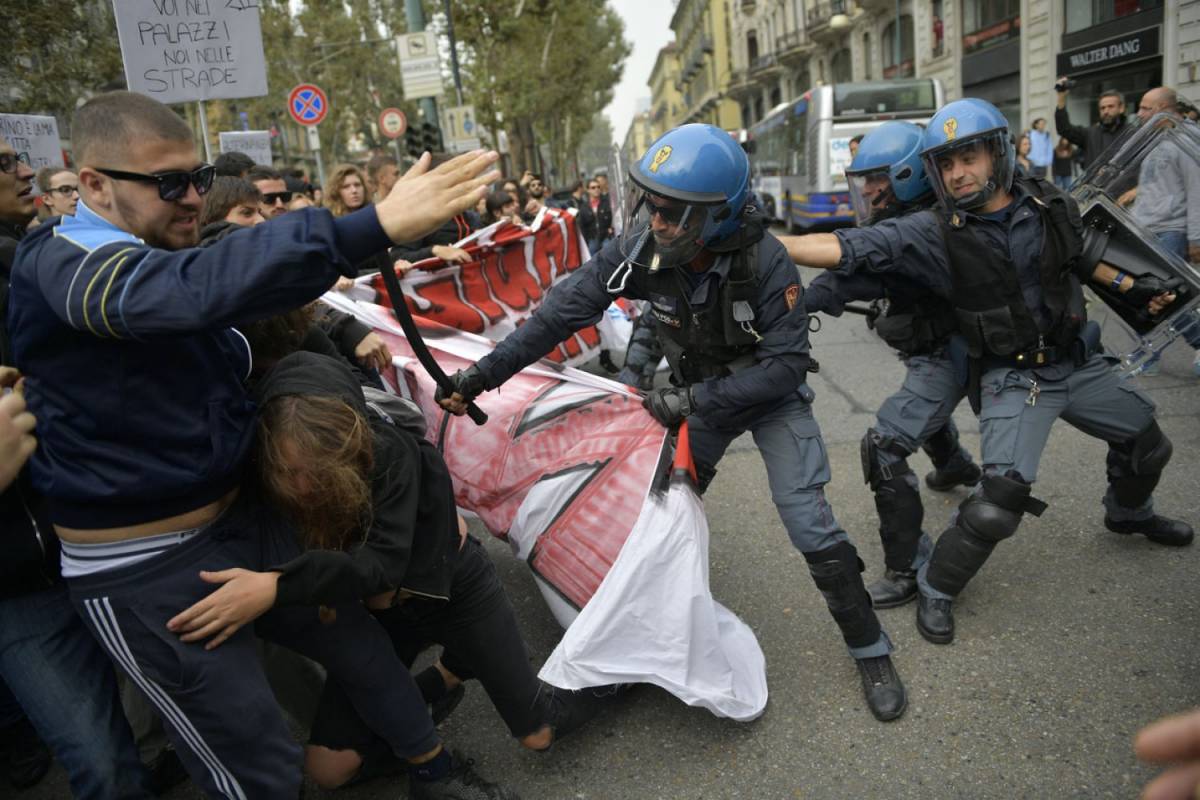 G7 Torino, scontri tra manifestanti e forze dell'ordine