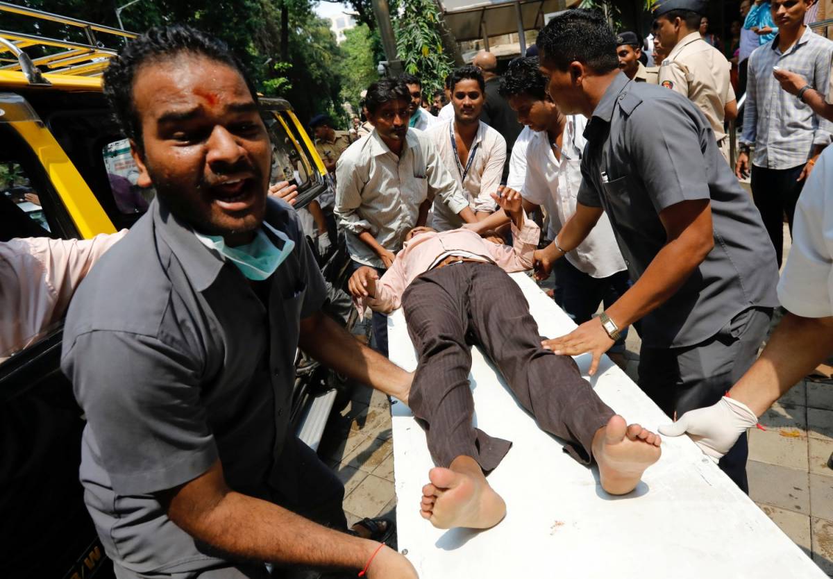 India, calca alla stazione di Mumbai: 22 persone morte schiacciate