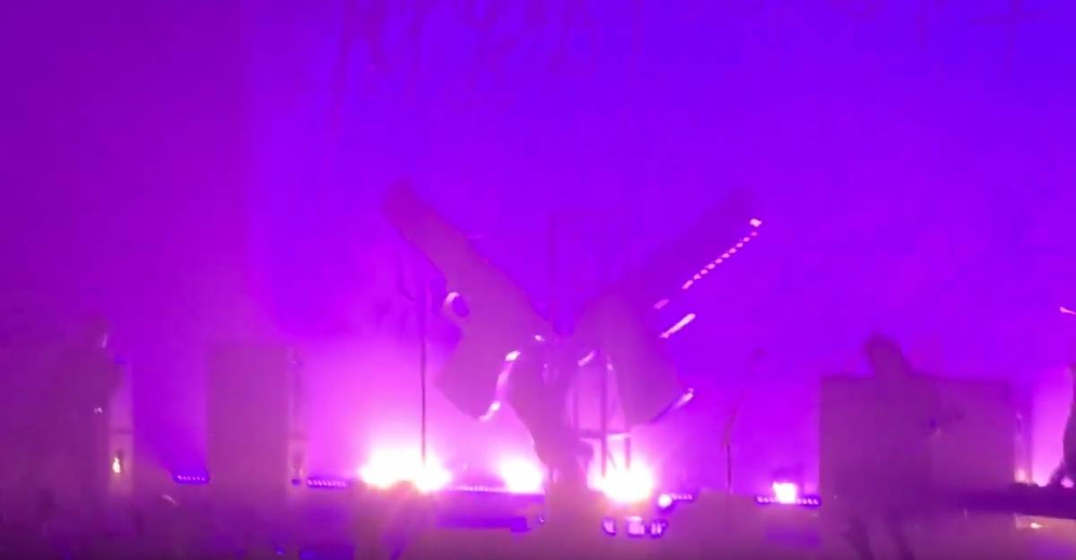 New York, paura al concerto: la scenografia crolla addosso a Marilyn Manson