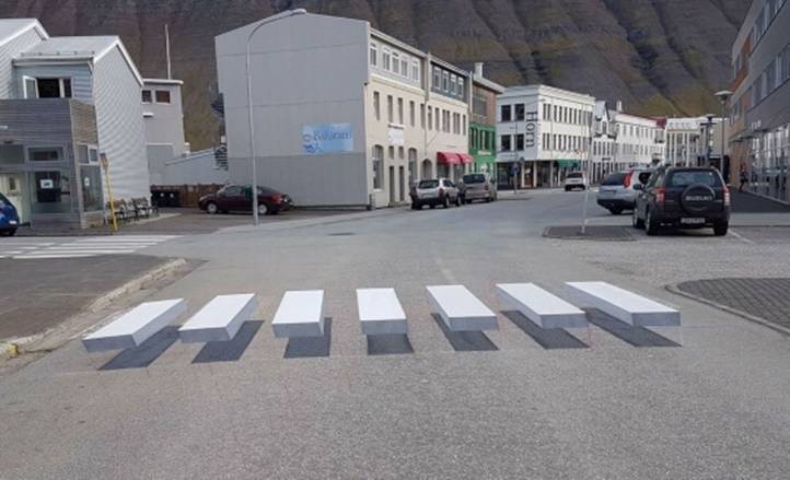 Strisce pedonali tridimensionali in Islanda: ecco come fare rallentare gli automobilosti