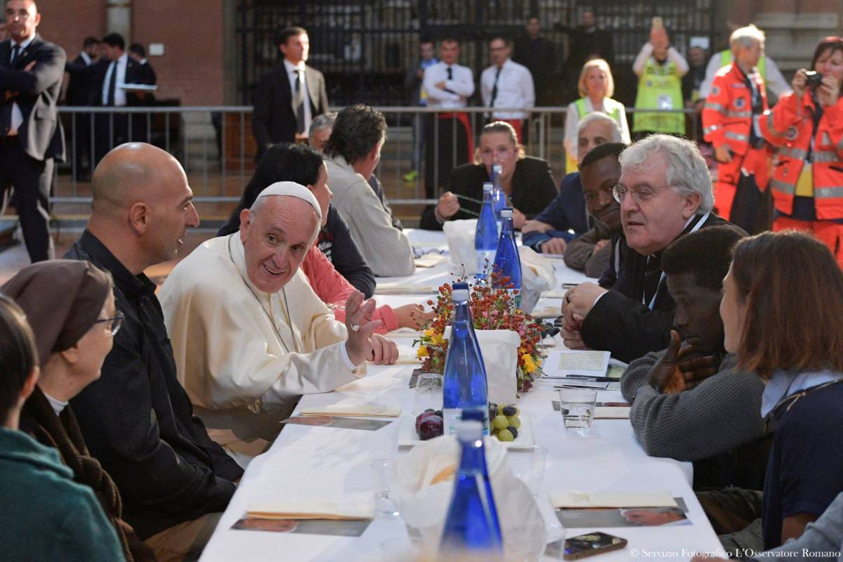 Il Papa in visita ai migranti a Bologna. E servono il ragù senza maiale