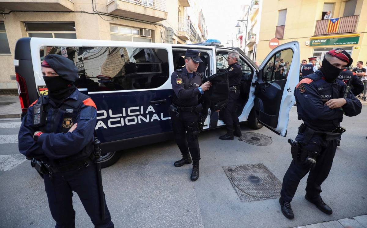 Grida Allahu Akbar e la polizia spagnola lo ferma sparandogli
