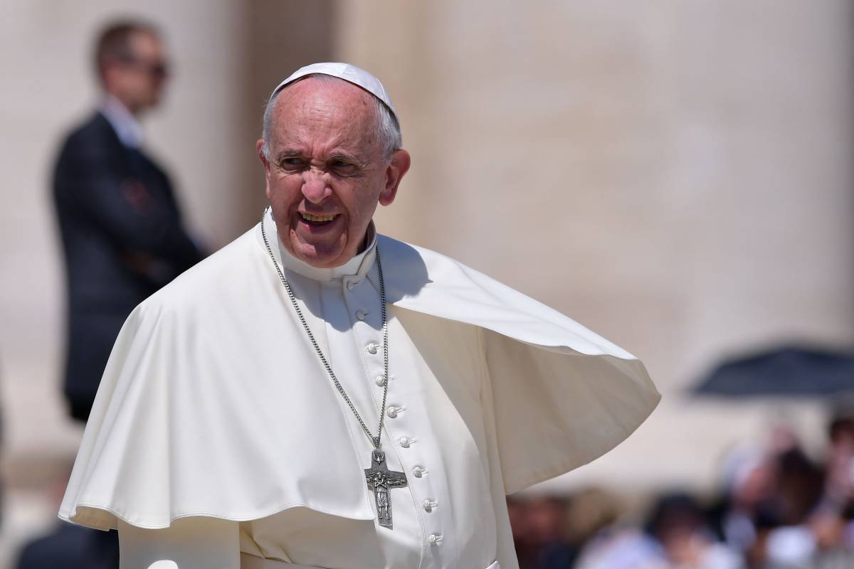Papa Francesco ai fedeli: "È giusto che si paghino le tasse"