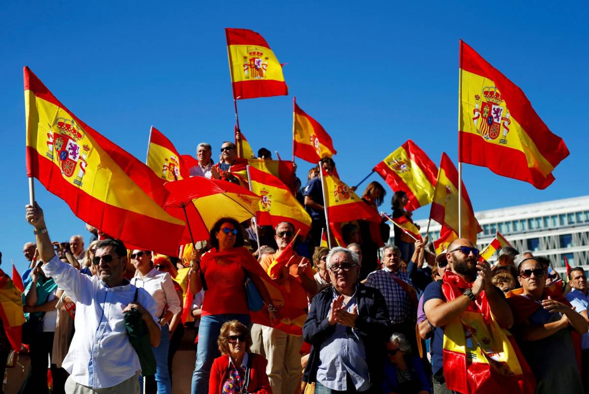 Un milione per la Spagna unita. L'urlo del Nobel: "No al golpe"