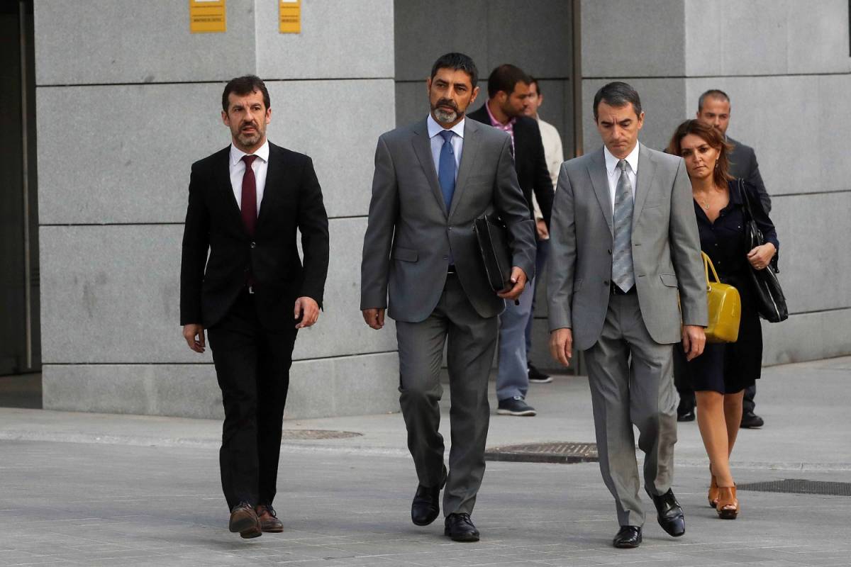 Spagna, libertà vigilata per il capo dei Mossos: sequestrato il passaporto