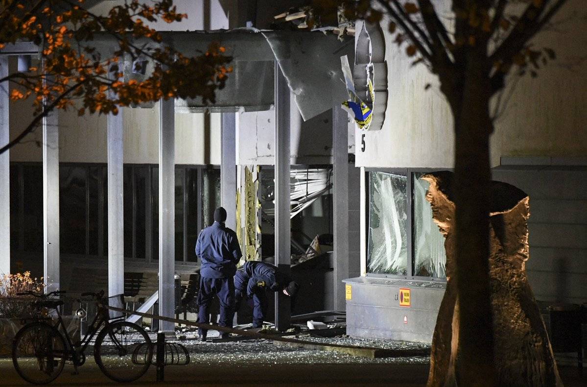 Svezia, bomba esplode davanti una stazione di polizia