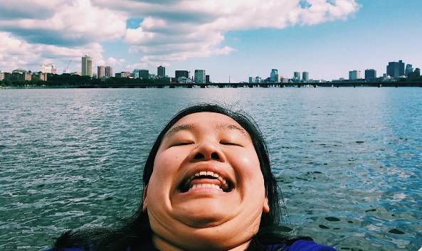 Michelle Liu conquista Instagram con il selfie del doppio mento