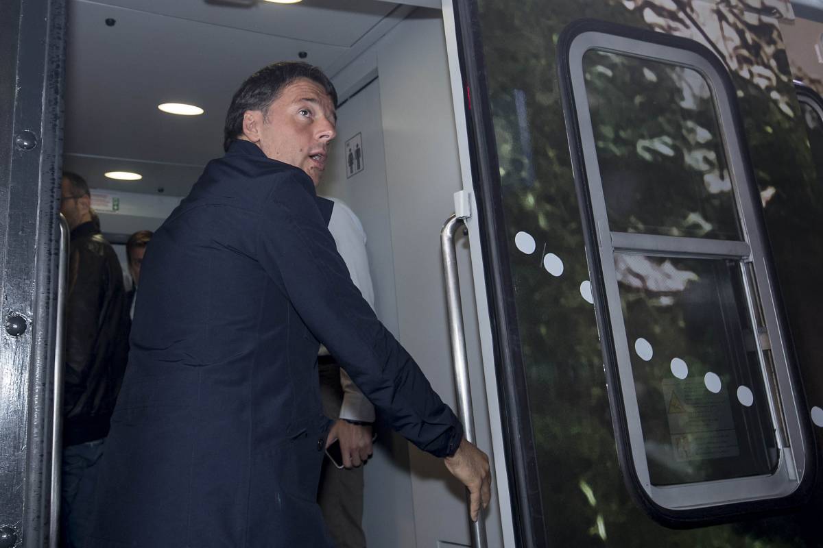 Renzi in tv non sta sereno: "Io scomodo, ma non mollo"