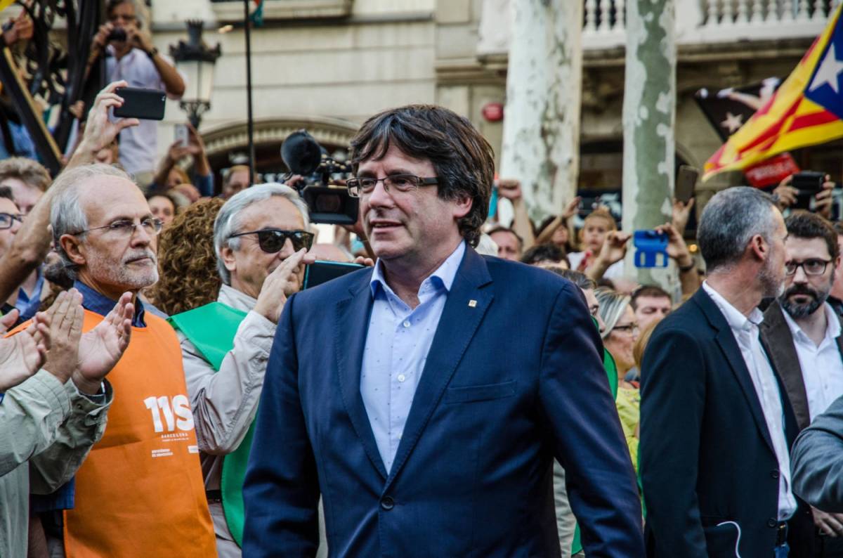 Chiesta incriminazione di Puigdemont per "ribellione"  e "sedizione". Ma lui si rifugia a Bruxelles
