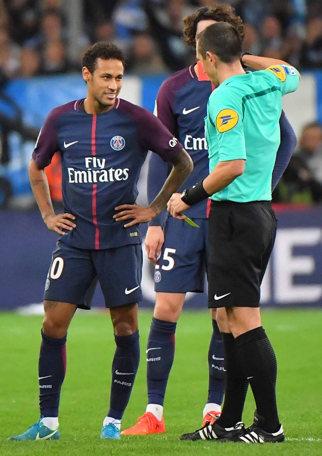 Neymar contro i tifosi del Marsiglia: "Mi hanno lanciato di tutto dagli spalti"