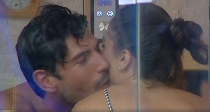 Gf Vip, tra Cecilia e Ignazio arrivano pure i baci in sauna