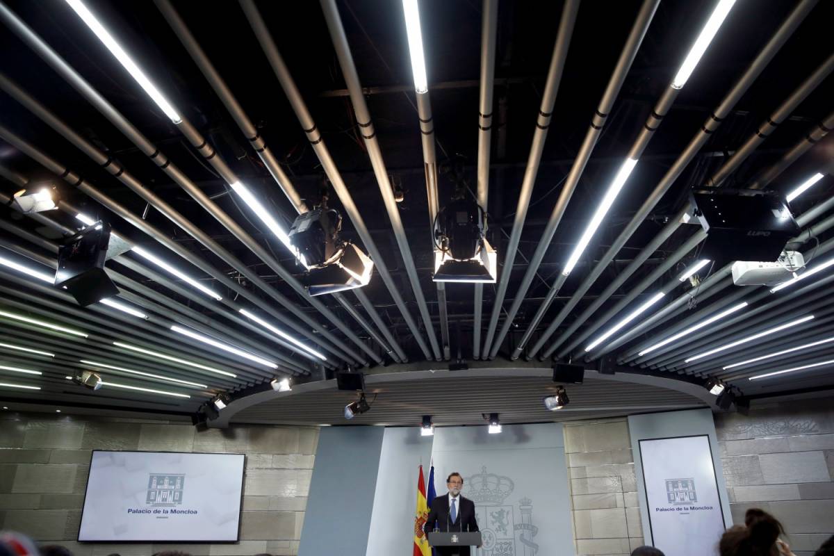 Rajoy scioglie il parlamento. "A dicembre la Catalogna a voto"