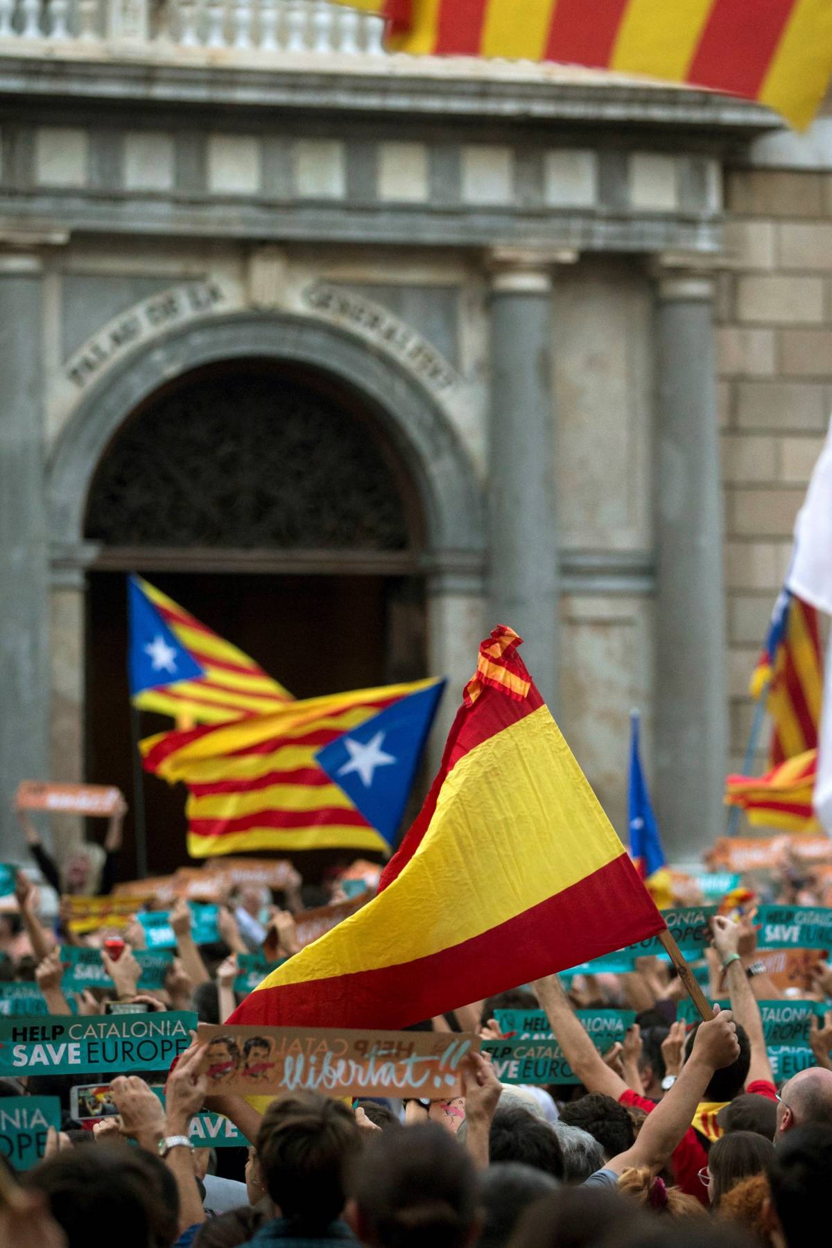 Catalogna, la Corte spagnola annulla la dichiarazione d'indipendenza