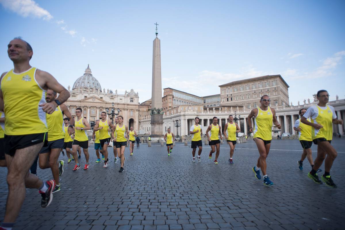 La sacra corsa dei "runner" del Papa