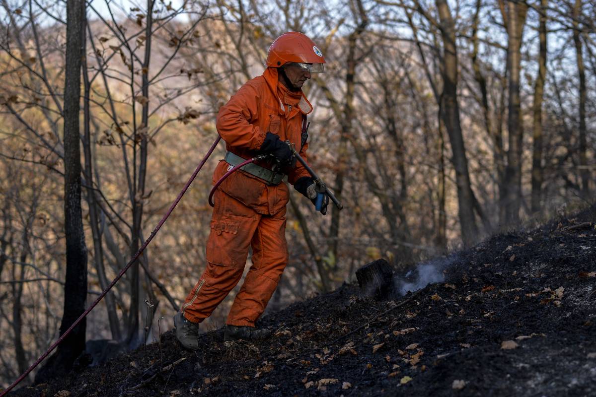 Il Piemonte va a fuoco: decine di sfollati. Evacuati 195 anziani