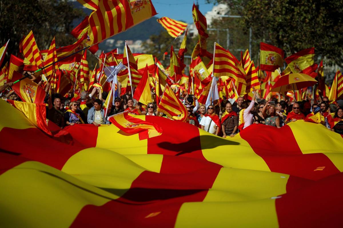 Barcellona, show unionista: un milione al sit-in in piazza