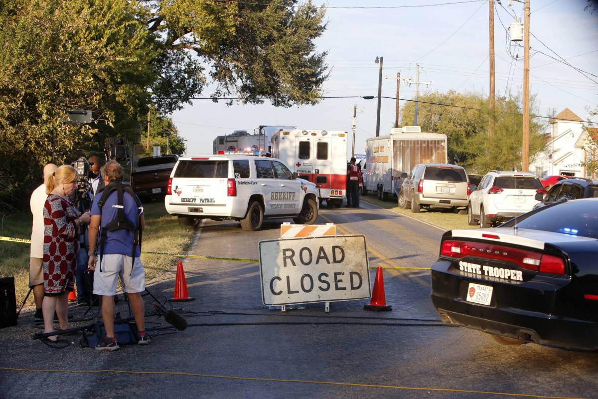 Sparatoria in chiesa in Texas: almeno 27 morti, killer ucciso