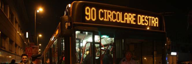 Milano, segue studentessa sul bus e la molesta: arrestato 64enne