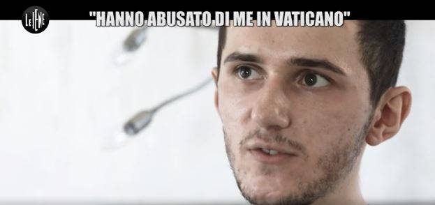 Abusi in Vaticano, l'ex chierichetto: "Cacciato per aver denunciato"