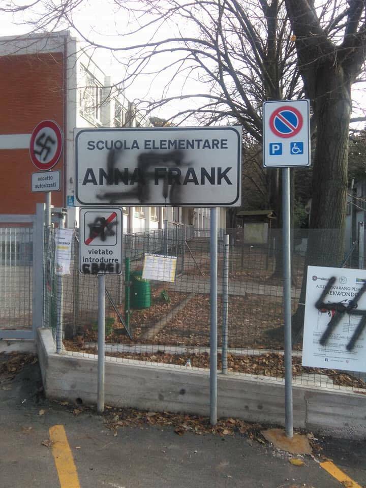 Pesaro graffiti con le svastiche sulla scuola intitolata ad Anna Frank