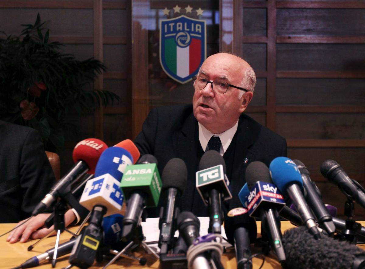 Una dirigente accusa Tavecchio: "Mi ha palpeggiata e molestata". Lui nega tutto