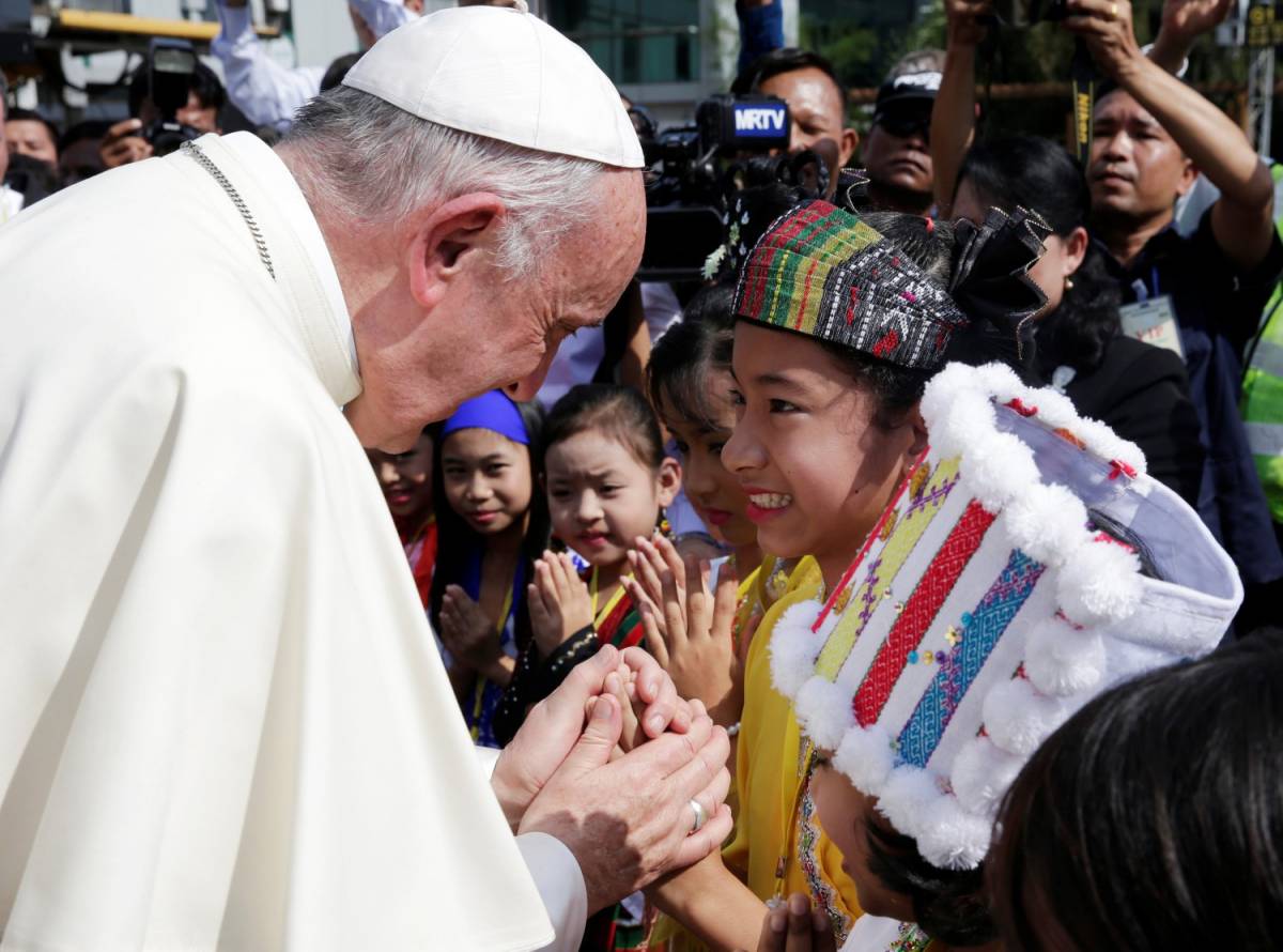Papa Francesco in Birmania, ma "è vietato parlare di Rohingya"